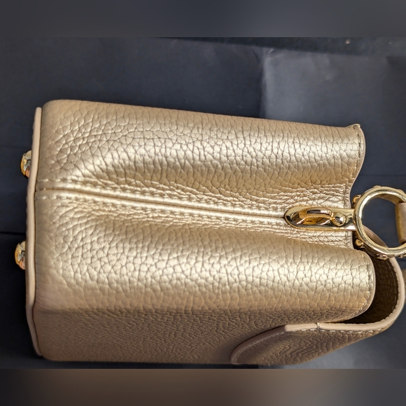 LV Capucines Nano Flower Crown: Special Edition - Picture 3 of 14